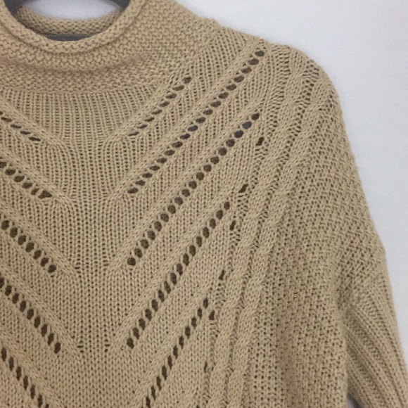 ✨3/$20✨
{STITCH FIX} OLIVE & OAK DOLMAN SWEATER - Picture 3 of 9